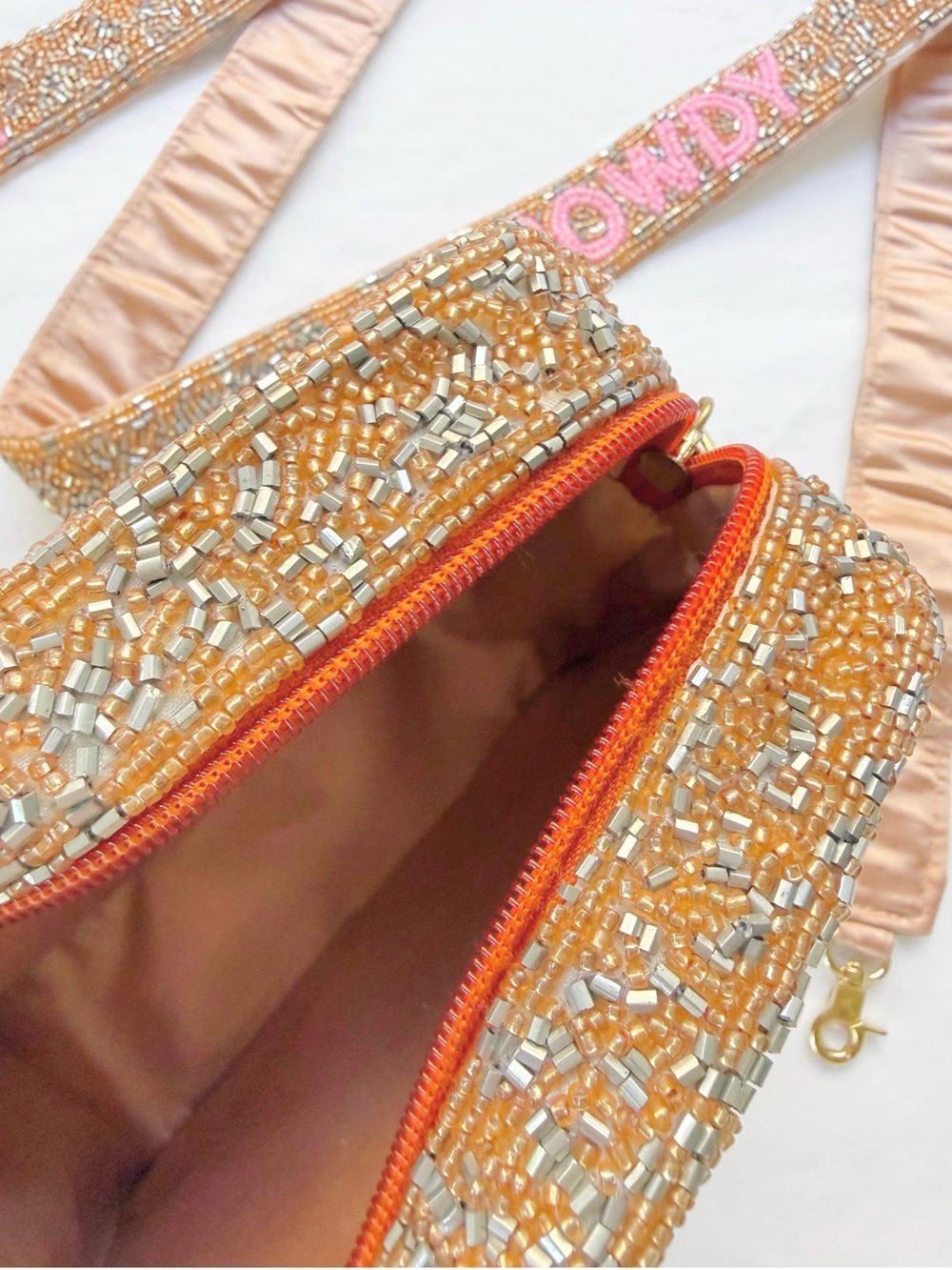 โHowdyโ Beaded Crossbody Purse - Picture 6 of 10